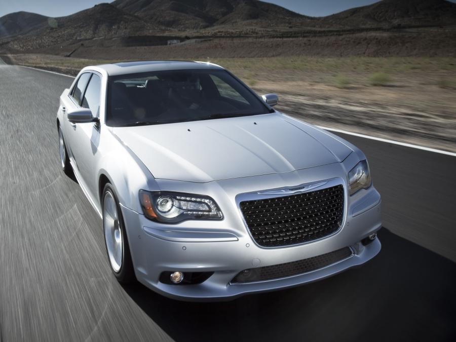  Chrysler 300C SRT8 2011 года  (фото 8 из 17)
